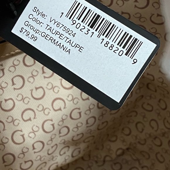 NWT Genuine Guess handbag with matching wallet and puff accessory - Picture 12 of 13